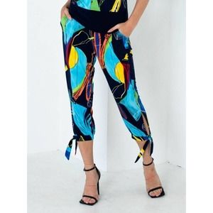 Women's Capri Pants Size L Abstract Print Blue Print Bow Ties Cropped NWT